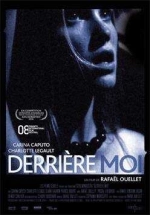 Derrière moi