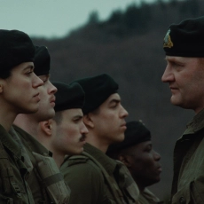 Out Standing (Seule au front)