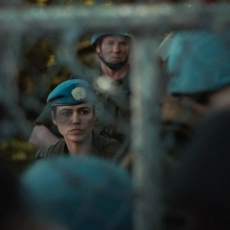 Out Standing (Seule au front)