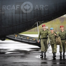 Out Standing (Seule au front)