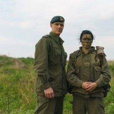 Out Standing (Seule au front)