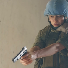 Out Standing (Seule au front)